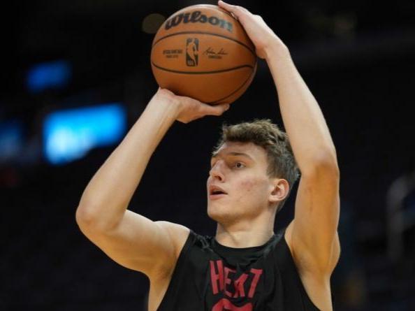 凯恩在热火比赛中出色防守,爆冷引发热议!比赛高潮迭起的简单介绍 凯恩在热火比赛中出色防守,爆冷引发热议!比赛高潮迭起的简单介绍