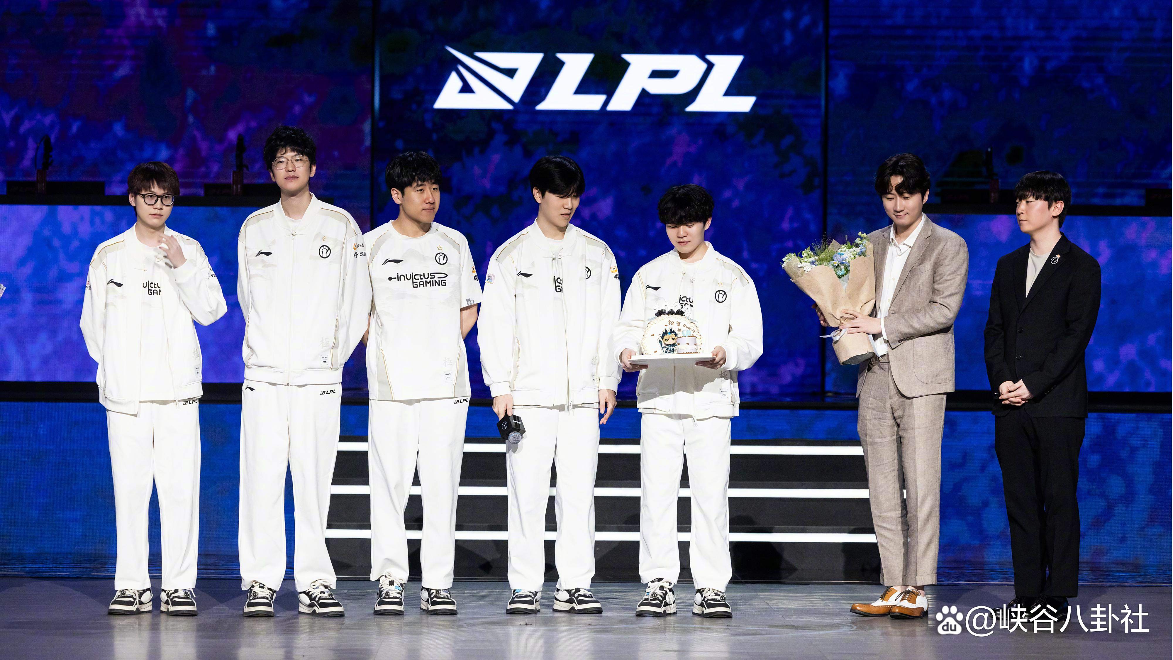 包含Rookie连续十五场比赛得分超过大比分获胜,巴黎圣日耳曼不断突破!观众掌声雷动的词条 包含Rookie连续十五场比赛得分超过大比分获胜,巴黎圣日耳曼不断突破!观众掌声雷动的词条