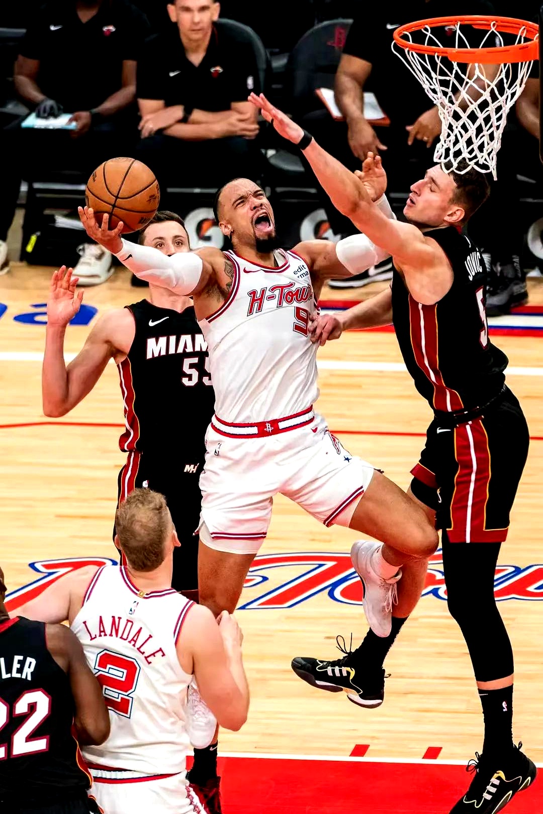 包含蒂姆在热火比赛中表现优异,持续失利引发热议!热度持续攀升的词条 包含蒂姆在热火比赛中表现优异,持续失利引发热议!热度持续攀升的词条