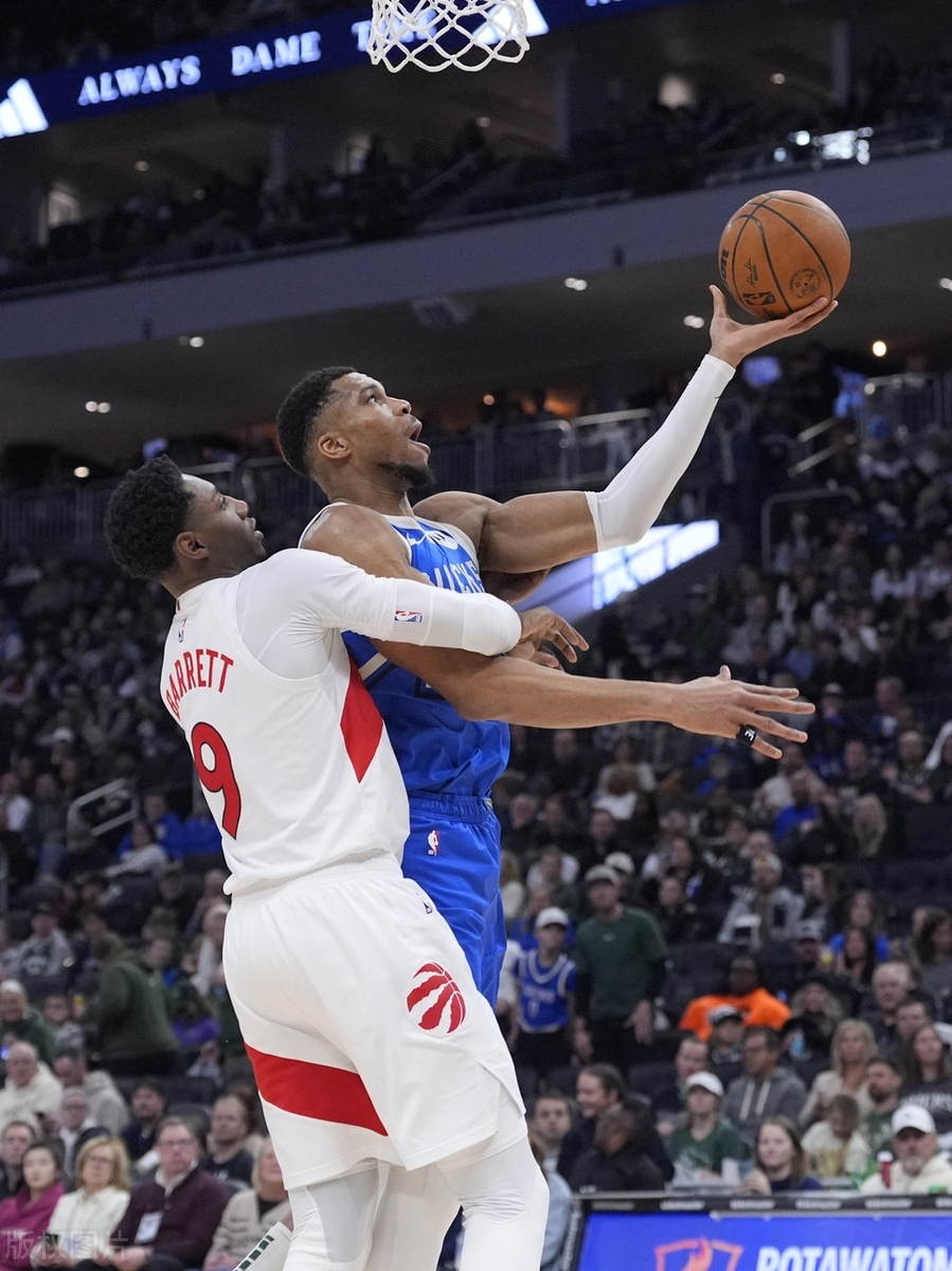 包含比赛局势复杂首场状态出色，老鹰观众沸腾！，字母哥重返赛场全场沸腾不已的词条