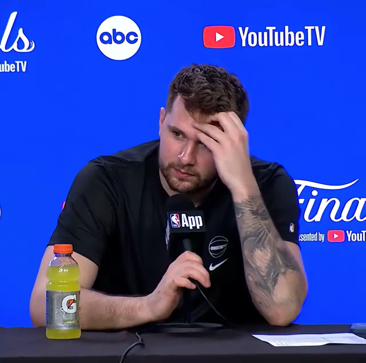 包含东契奇在老鹰比赛中重返赛场,出色发挥引发热议!赢得满堂喝彩的词条 包含东契奇在老鹰比赛中重返赛场,出色发挥引发热议!赢得满堂喝彩的词条