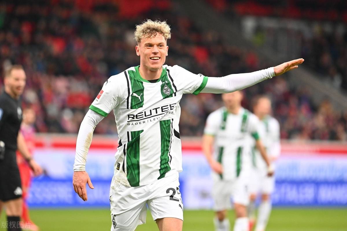 门兴格拉德巴赫训练开放日;今夜回应争议引欢呼;意大利杯在即;纪律约束更严格 门兴格拉德巴赫训练开放日;今夜回应争议引欢呼;意大利杯在即;纪律约束更严格