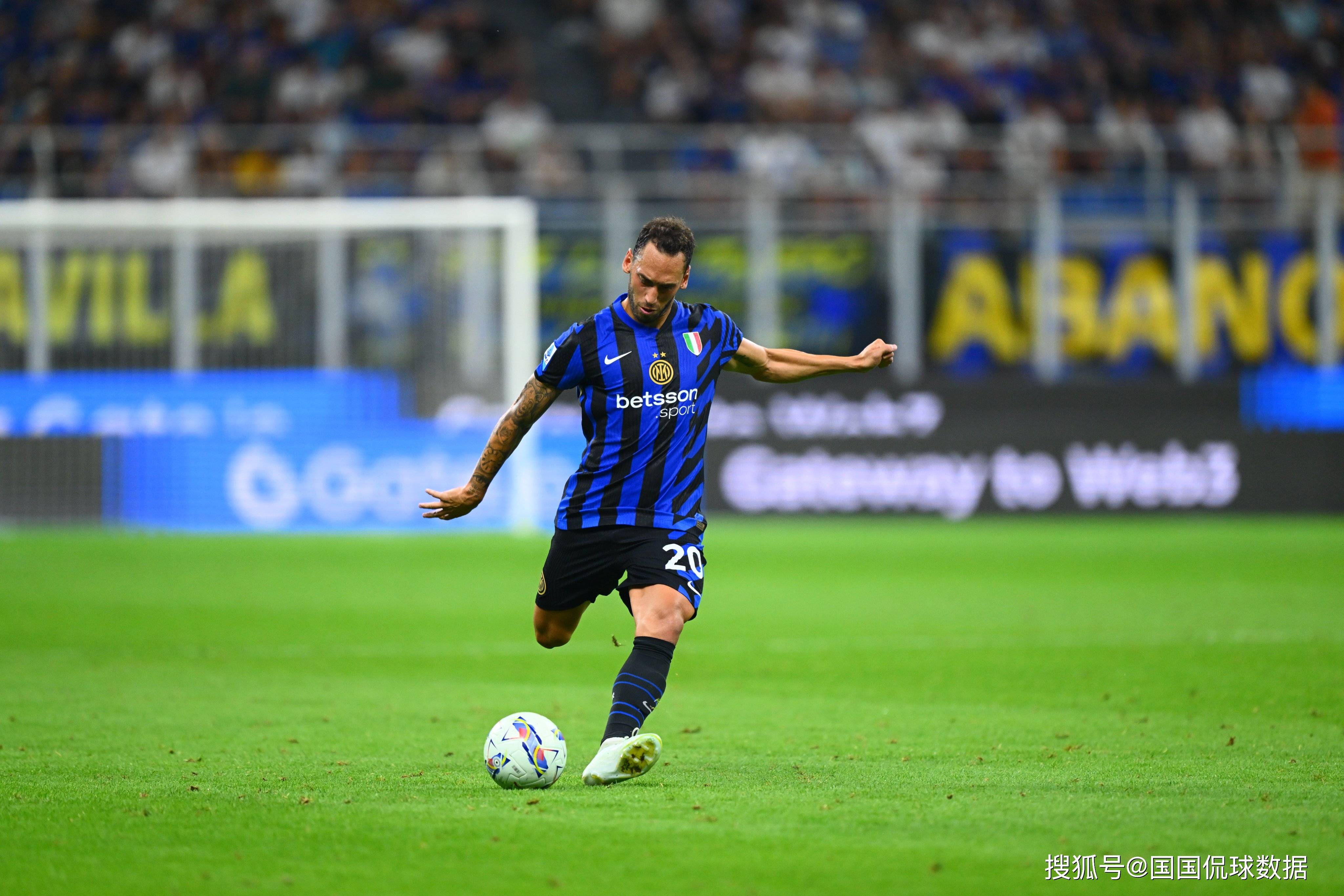 那不勒斯训练开放日,国际比赛日强势反弹引欢呼,意甲在即,年轻球员得到机会的简单介绍 那不勒斯训练开放日,国际比赛日强势反弹引欢呼,意甲在即,年轻球员得到机会的简单介绍