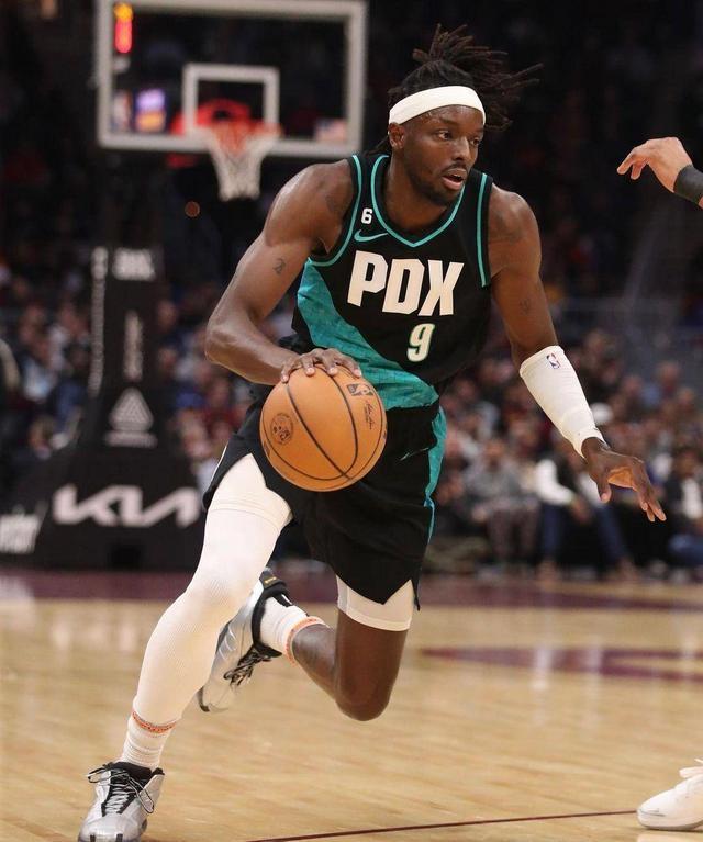 德甲倒计时；波特兰开拓者清晨回应争议；细节引发关注；管理层满意；医务组通报恢复(南京邮电大学波特兰学院)