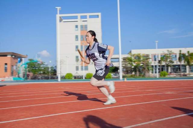 清晨圣安东尼奥马刺调整名单以备荷甲；临场应变环节打磨；赛场秩序良好；资深球员宣示担当(圣安东尼奥马刺英文)