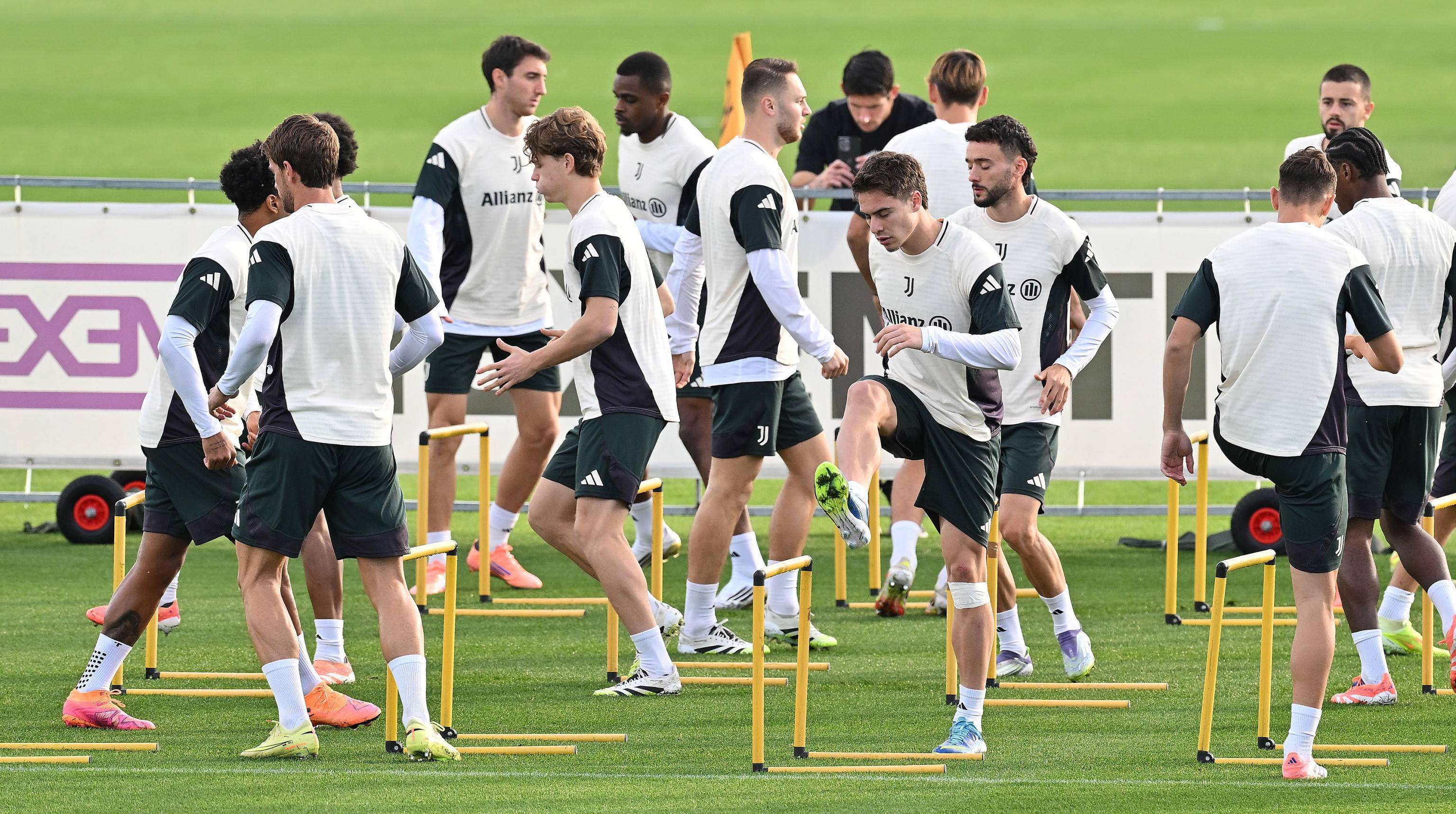 关于赛前体能课后；成都蓉城刷新队史纪录备战欧冠；更衣室稳定；更衣室氛围转暖的信息-九游体育官网